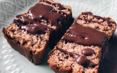 BANANA BREAD FIT + SIROPE DE CHOCOLATE